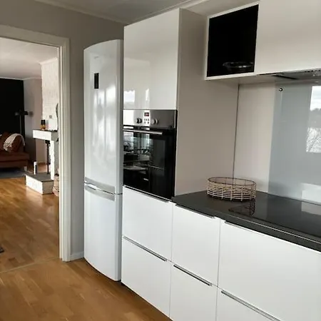 Koslig Bolig Med Sjoutsikt