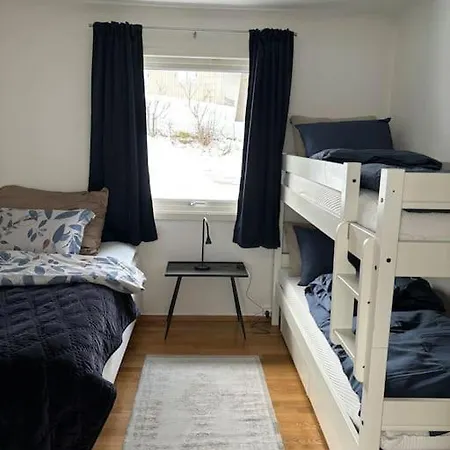Koslig Bolig Med Sjoutsikt *