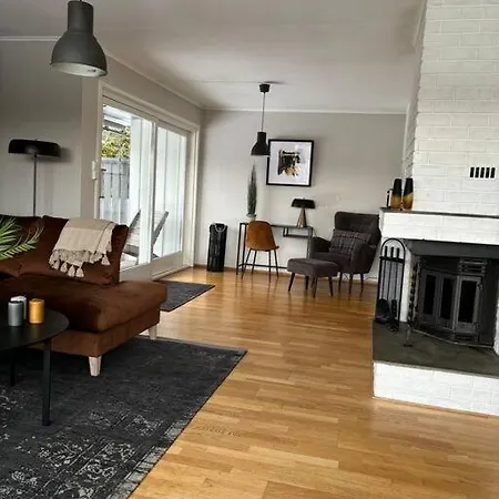 Koslig Bolig Med Sjoutsikt Holiday home