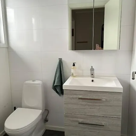 Koslig Bolig Med Sjoutsikt Vakantiehuis