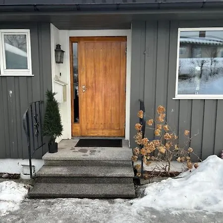 Vakantiehuis Koslig Bolig Med Sjoutsikt *